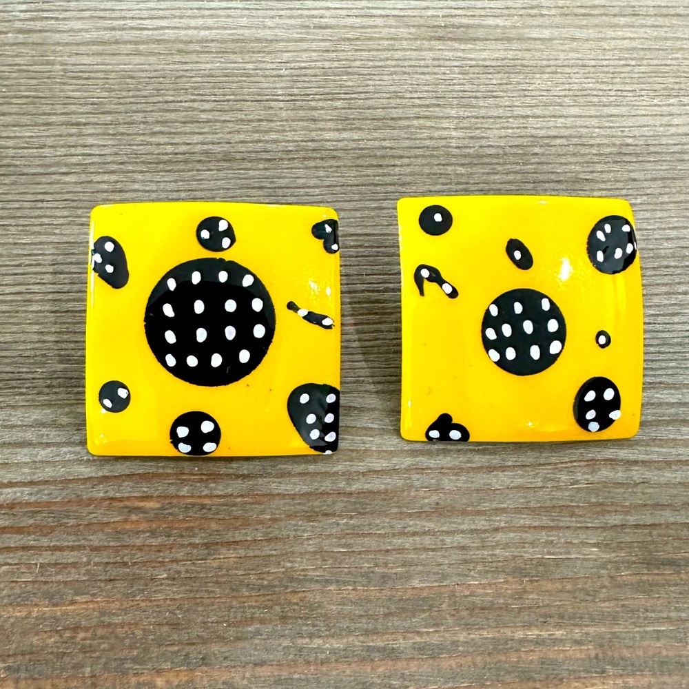 Vintage Yellow Polka Dot Earrings – 1980s Graphic Square Studs Statement Jewelry - Picture 2 of 7
